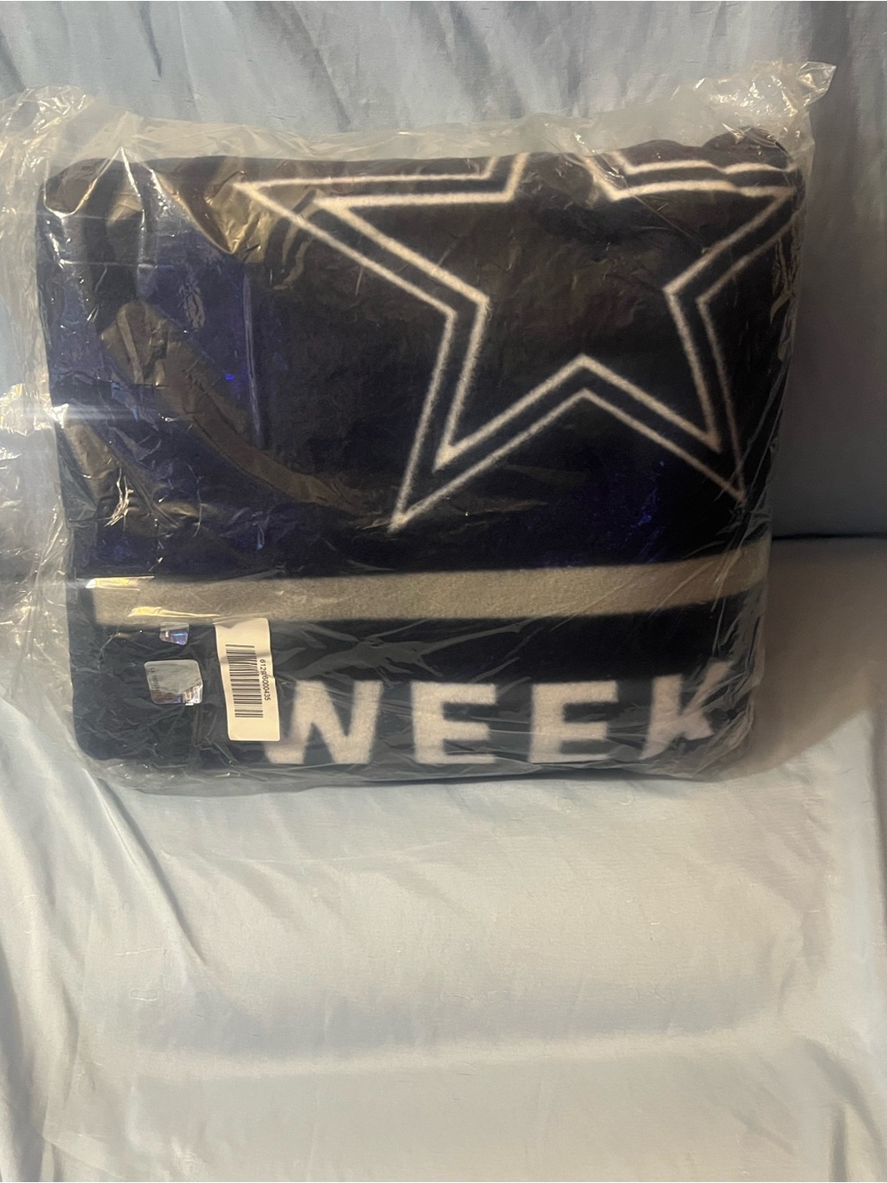 Dallas Cowboys Throw Blanket with Blue & White Star Detail - Picture 2 of 7